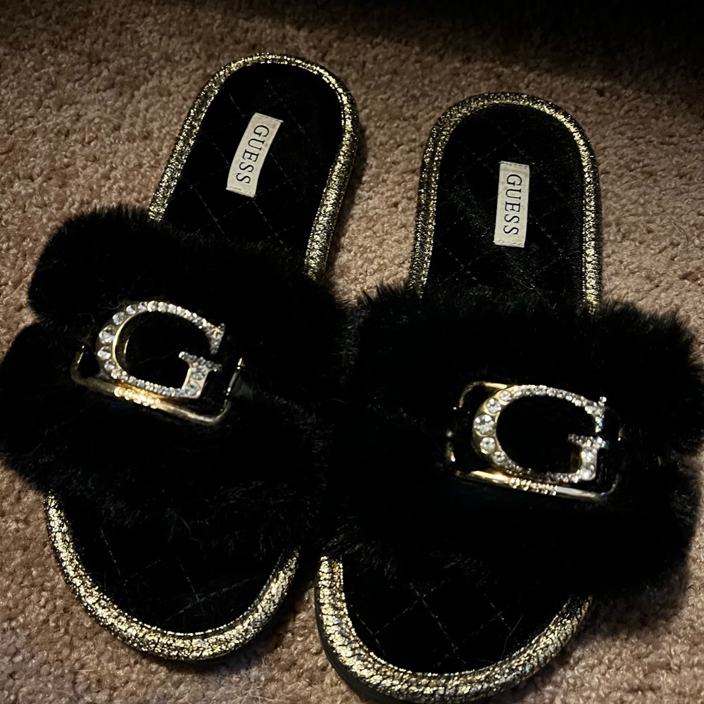 GUESS Sannah women’s fur sandals